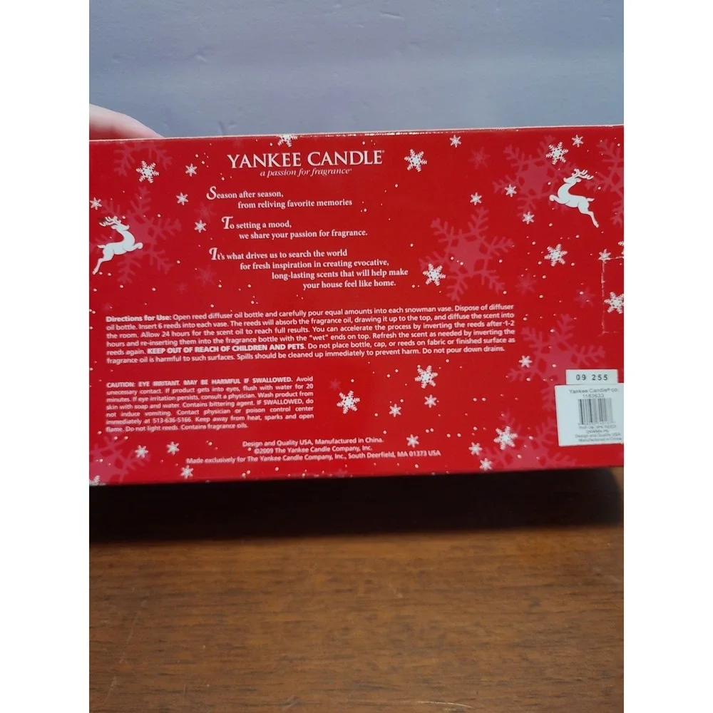 YANKEE CANDLE Balsam & Cedar Snowman mini Reed Diffuser NEW In BOX